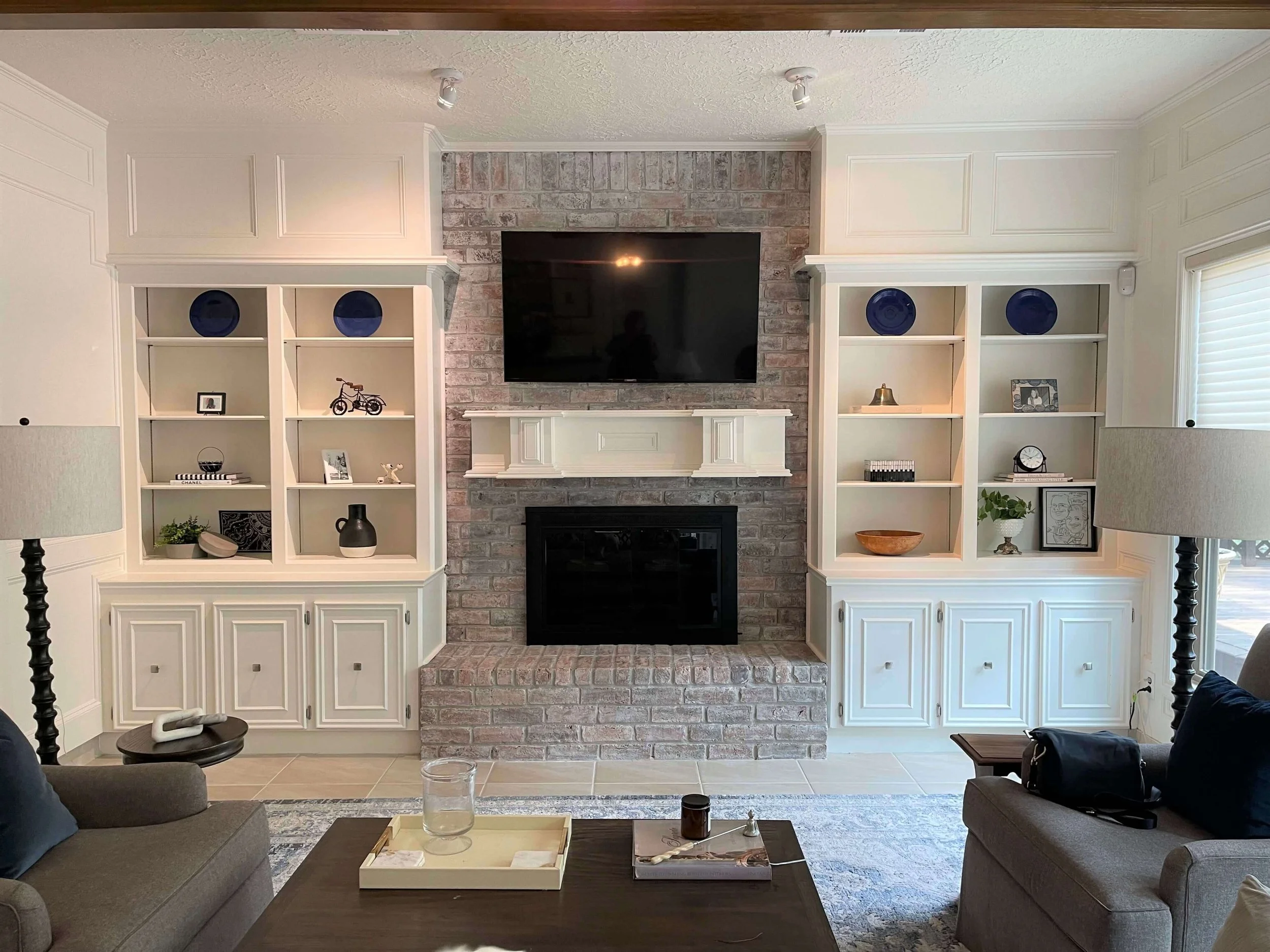 Fireplace bookshelf built in deals